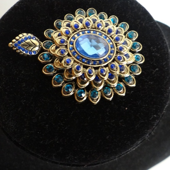 Women's Large Rhinestones Pendant New - Picture 3 of 3